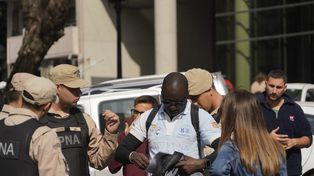 El diplomático francés sufrió un asalto frente al Pami y persiguió a los delincuentes hasta el edificio de la ex Aduana.