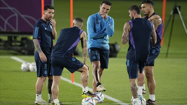 De izquierda a derecha: Lionel Messi