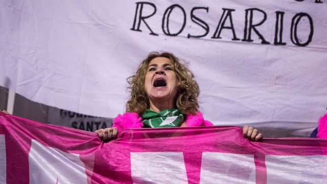 Amenazaron de muerte a una escritora feminista