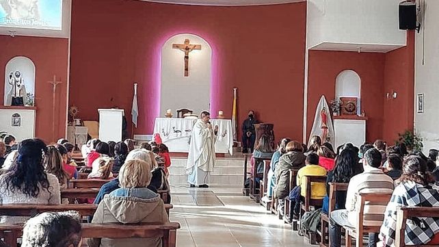 Celebración. Este sábado 3 de diciembre la misa será a las 20 en la capilla San Francisco Javier y luego habrá una cena a la canasta.