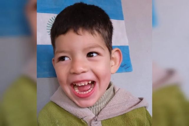 El pequeño Tomás Molina de Timbúes sufrió una parálisis cerebral por falta de oxígeno durante el parto que le afectó el hemisferio derecho del cerebro.