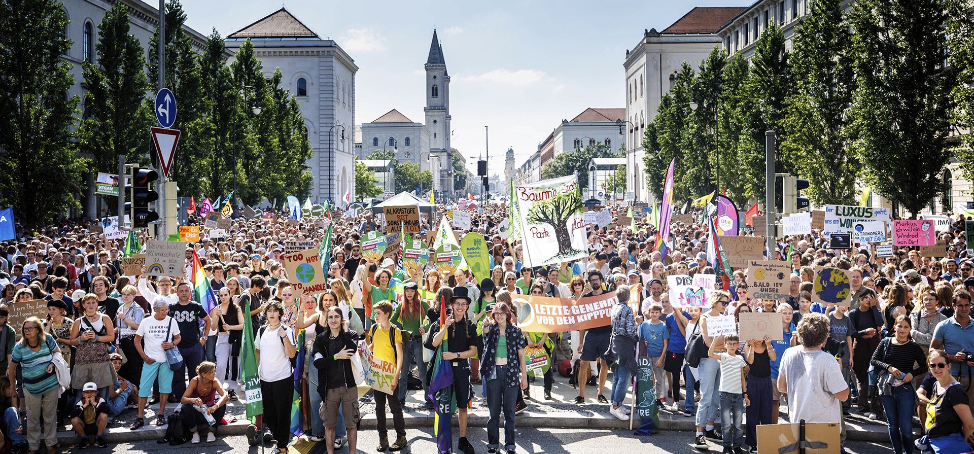 Manifestantes asisten a la protesta del movimiento de protección climática Viernes por el Futuro en Múnich, Alemania, el viernes 15 de septiembre de 2023. (Matthias Balk/dpa vía AP) Manifestantes asisten a la protesta del movimiento de protección climática Viernes por el Futuro en Múnich, Alemania, el viernes 15 de septiembre de 2023. (Matthias Balk/dpa vía AP)
