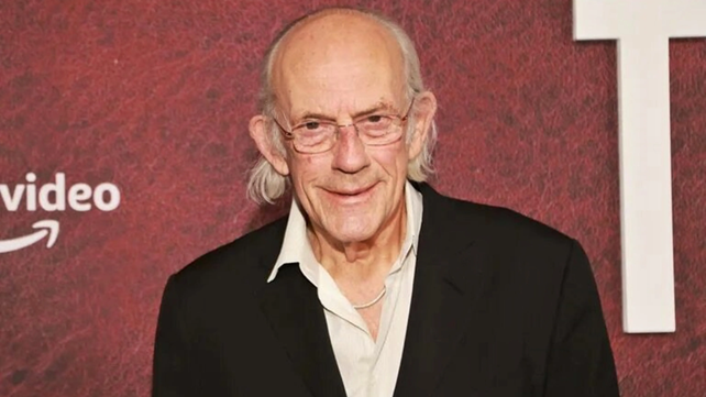 Christopher Lloyd continúa activo como actor a sus 84 años.