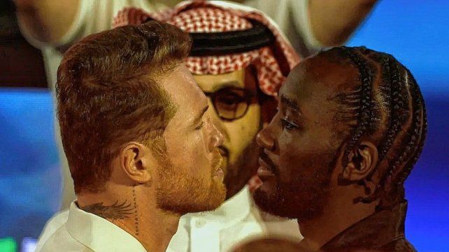 Crawford chicaneó a Canelo Álvarez en la previa del título mundial unificado