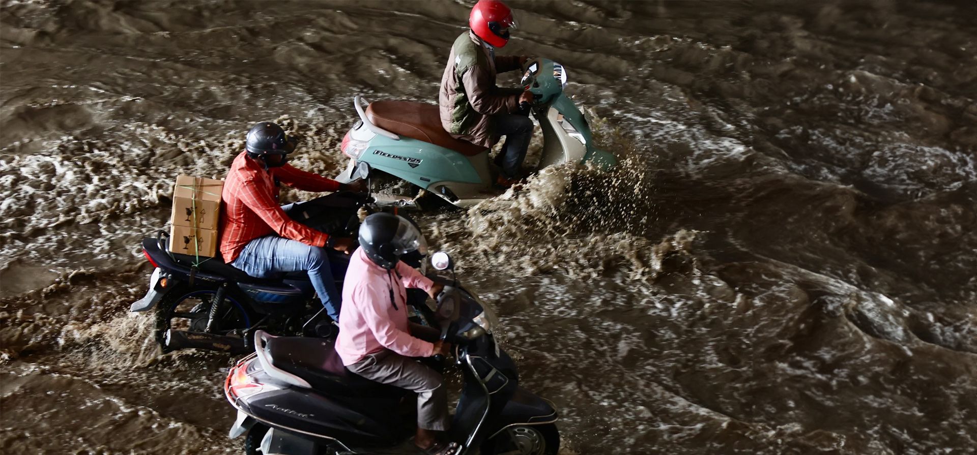 Las fuertes lluvias han causado inundaciones en toda la ciudad, Bangalore, India. Fotografía: Jagadeesh NV/EPA Las fuertes lluvias han causado inundaciones en toda la ciudad, Bangalore, India. Fotografía: Jagadeesh NV/EPA