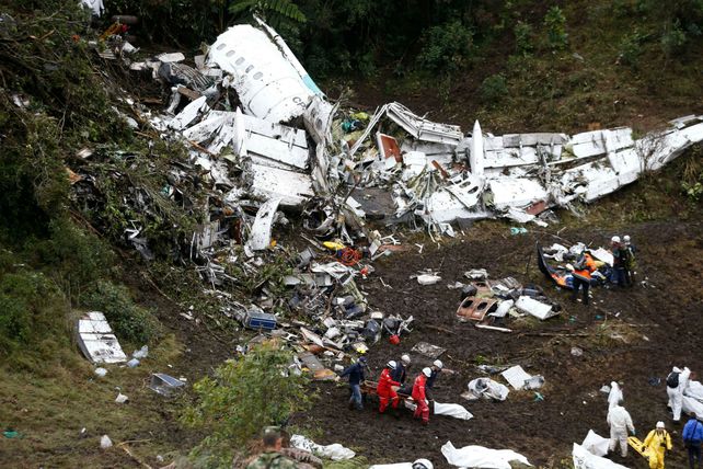 Los restos del avión que no alcanzó a aterrizar en el aeropuerto de Medellín el 28 de noviembre de 2016.