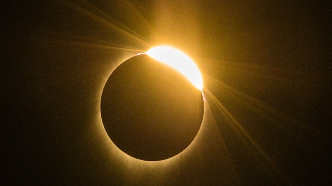 Eclipse solar mirá en vivo la transmisión del fenómeno