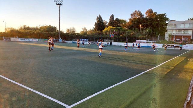 El PRC llegó a los cinco puntos y el CAE a los ocho. El equipo Albinegro es uno de los escoltas en el Torneo Dos Orillas.