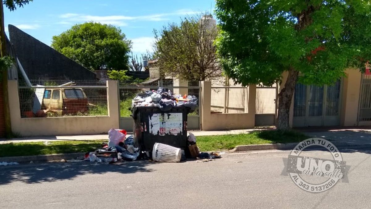 Los vecinos de Paraná están furiosos por la basura acumulada