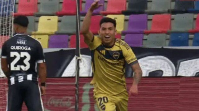 Alan Velasco marcó el primer gol de Boca.