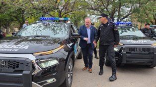 El Senador Michlig y el ministro Cococcioni entregaron en la ciudad de San Cristóbal 5 móviles policiales 0 Km