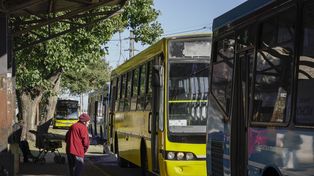 El servicio de colectivos en Rosario se vio afectado por el corte de subsidios nacionales.