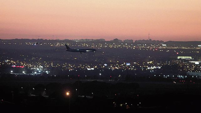 Madrid. El vuelo AC837 de Air Canadá se apresta a aterrizar en Barajas.