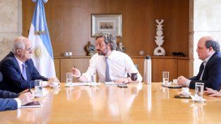 Santiago Cafiero junto al ministro de Defensa Jorge Taiana i al presidente de Aerolíneas Argentinas, Pablo Ceriani