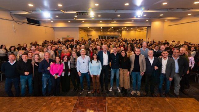 Emanuel Gainza presentó su libro Despertar con Frigerio