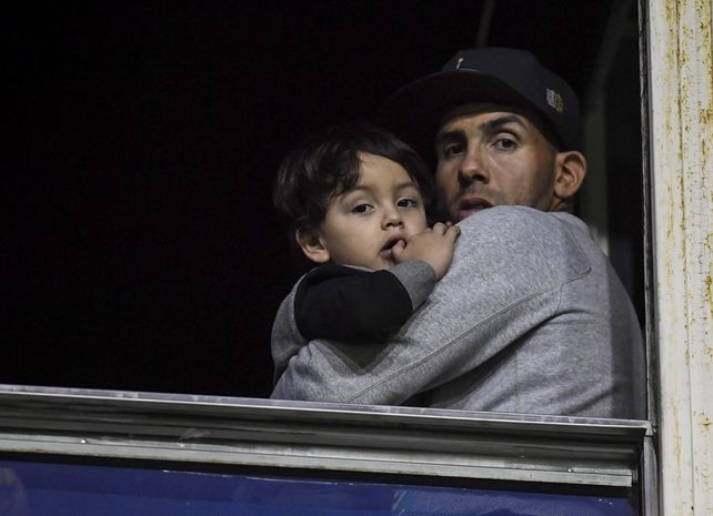 Carlos Tevez estuvo en La Bombonera viendo a Boca Juniors ante Olimpo