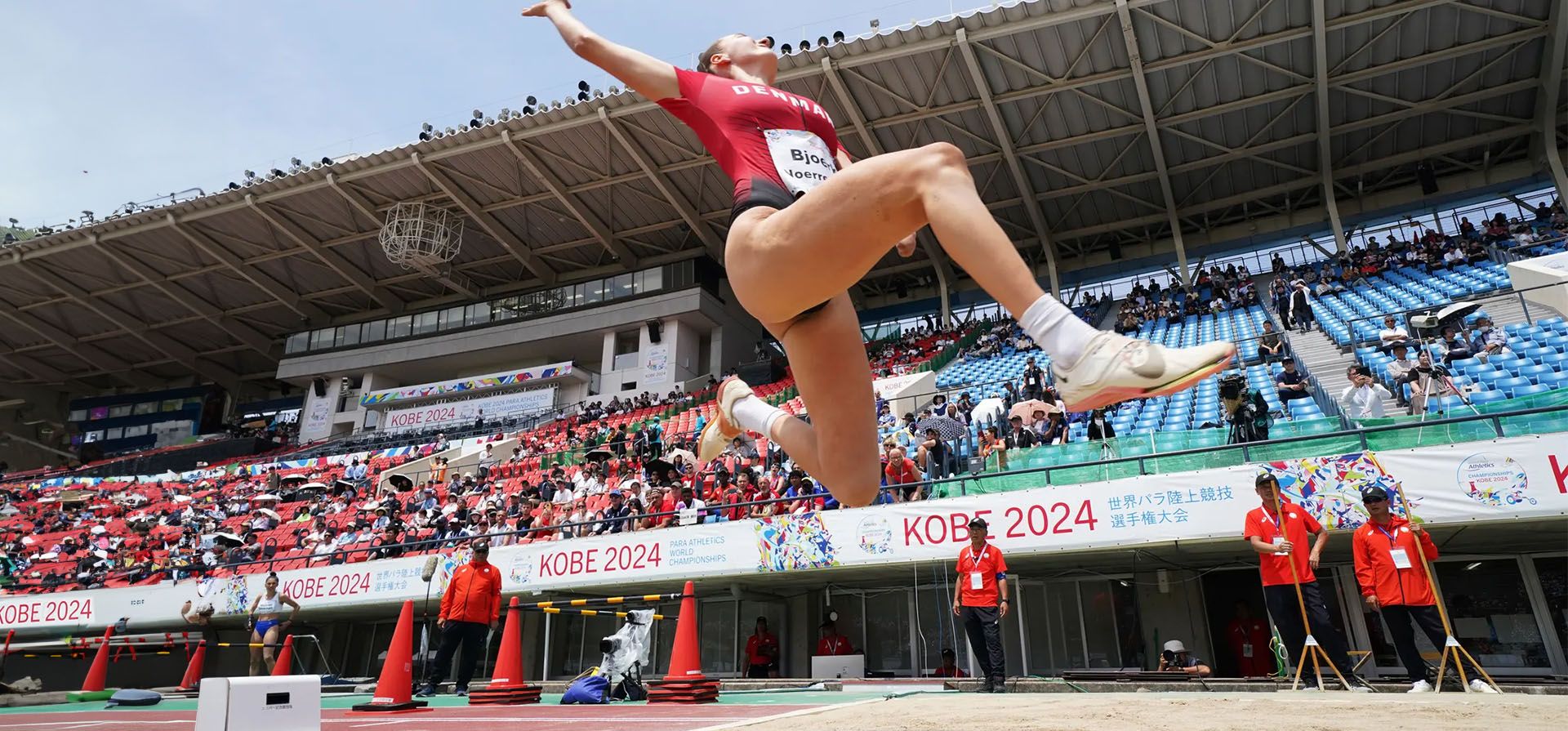 La danesa Bjørk Nørremark compite en la final femenina de salto en largo T47 durante el octavo día del Campeonato Mundial de Para Atletismo, Kobe, Japón. Fotografía: Toru Hanai/Getty Images La danesa Bjørk Nørremark compite en la final femenina de salto en largo T47 durante el octavo día del Campeonato Mundial de Para Atletismo, Kobe, Japón. Fotografía: Toru Hanai/Getty Images