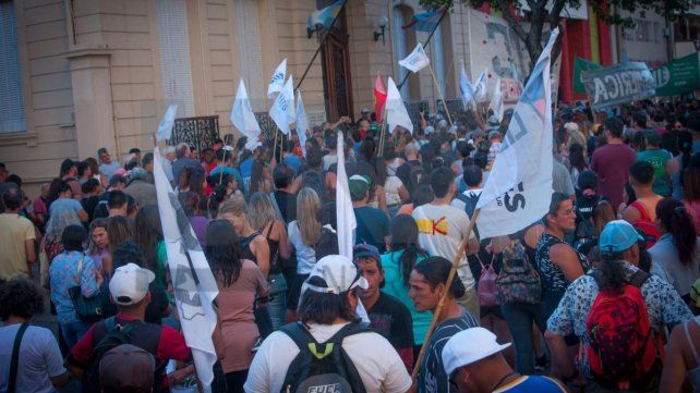 Paraná: repudiaron el DNU y lanzaron advertencia a legisladores
