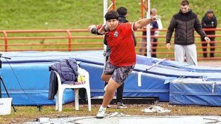 Natanael Bazualdo dejó el arco para proyectar su carrera en la alta competencia