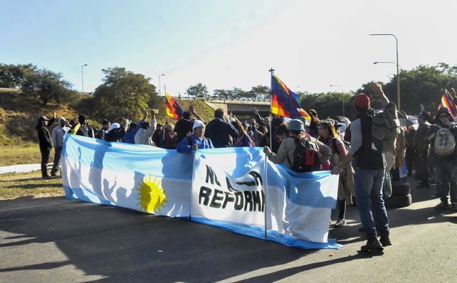 Comunidades originarias y organizaciones sociales mantenían cortes de rutas.