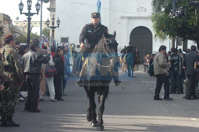 Cientos de santafesinos participaron de los actos oficiales en la ciudad por el 25 de Mayo