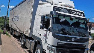 La Policía detuvo a un camionero que conducía un semirremolque ebrio en avenida Blas Parera y Castelli