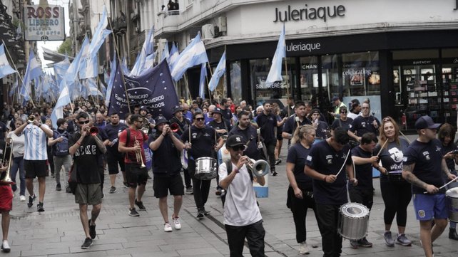 Organizaciones sociales definieron actos en distintos puntos en adhesión a las protestas por la reforma laboral.