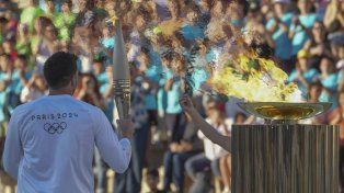 París recibió la antorcha en Atenas y crece la expectativa para los Juegos Olímpicos