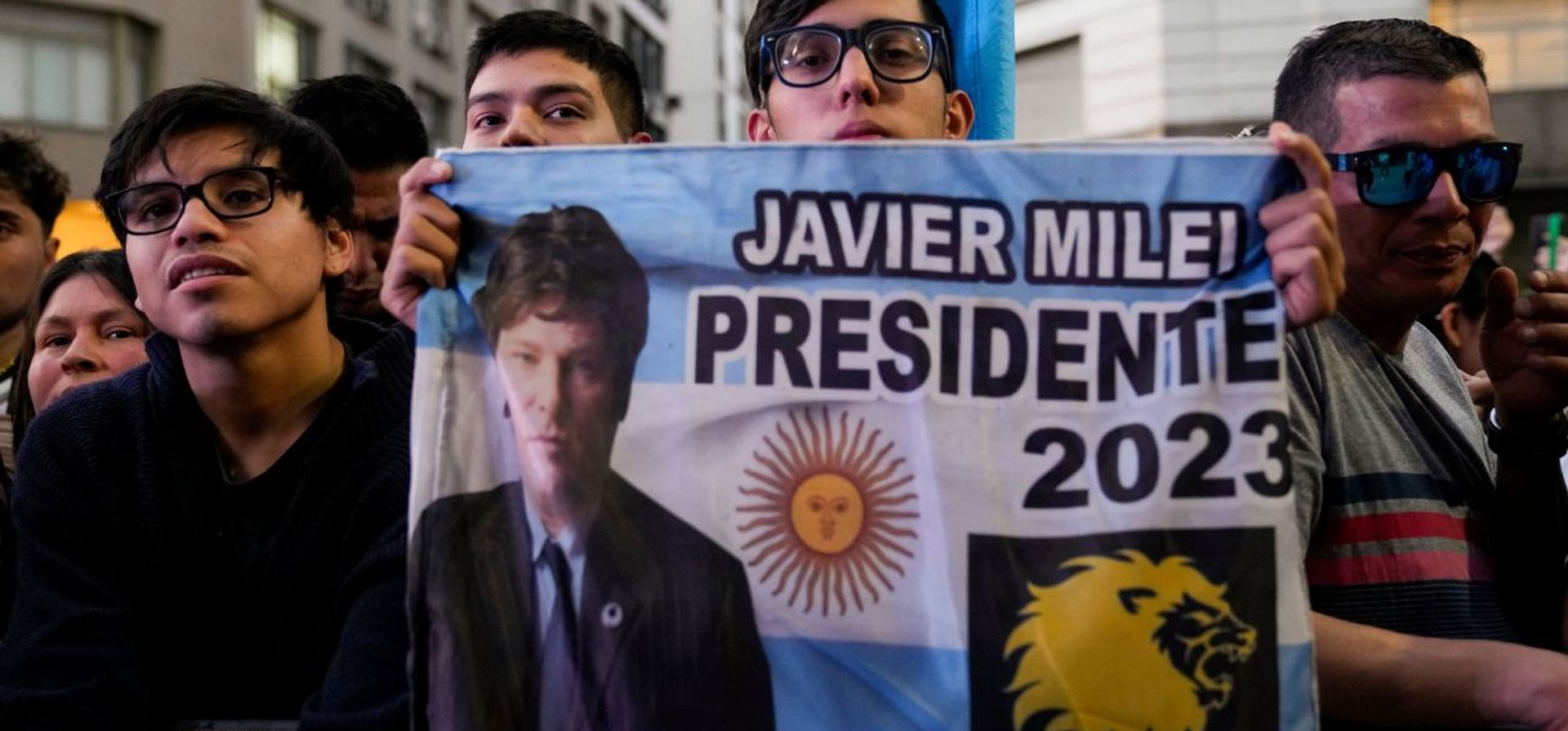 Javier Milei y Maximiliano Pullaro, caras opuestas de un cambio de época