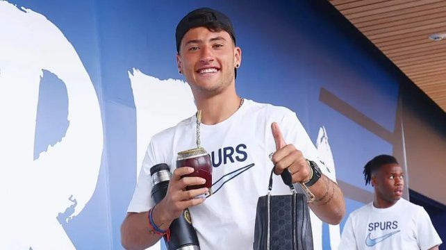 Véliz llegó al país para firmar con Rosario Central: Estoy ansioso por ver a Di María