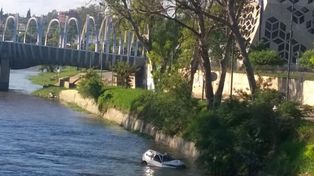 Un hombre falleció al caer con su auto al cauce del río Suquía en Córdoba