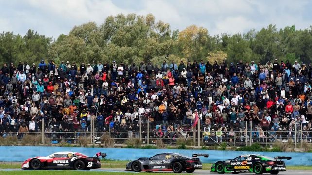 La multitud sigue en vilo la pelea por el segundo lugar entre Matías Rossi