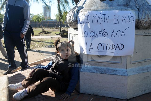 Vecinos se encuentran acampando en el Parque Alberdi.