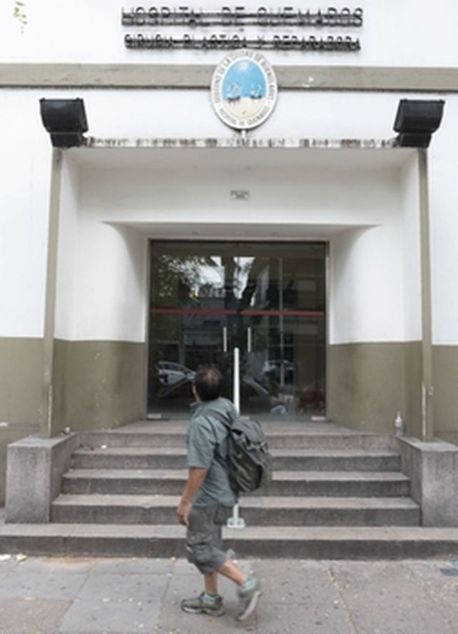 hospital del quemado. Un hombre perdió un ojo por una bengala.