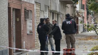 Los efectivos peritaron el lugar del atentado