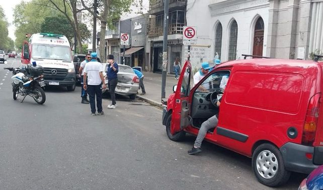 Chocó un contenedor y un auto: había consumido cocaína y marihuana
