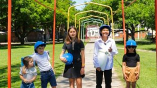 Involucrar a los más jóvenes en la planificación de la ciudad no solo despierta su interés por el espacio público, sino que también fortalece el sentido de pertenencia.