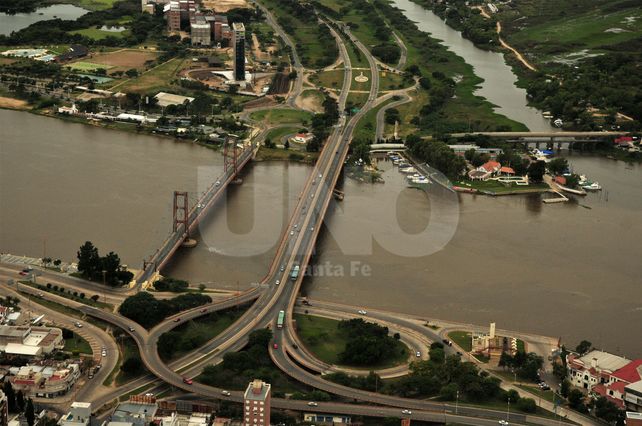 El puente Oroño y el puente Colgante.