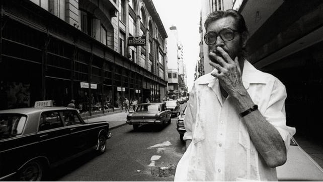 Hace 58 años se publicaba Rayuela, el inolvidable libro de Julio Cortázar