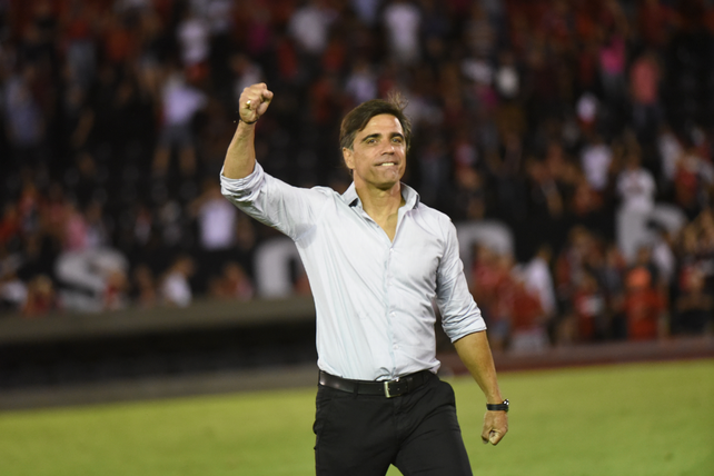 Con este entrenador los rojinegros mantuvieron la valla invicta en 9 de los 14 partidos que jugaron en el Coloso.