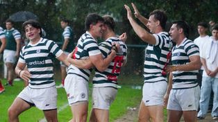 Un festejo del gallardo ganador de la primera fase, Jockey Club. Ahora deberá refrendarlo en las finales del Torneo Regional del Litoral de urgby.