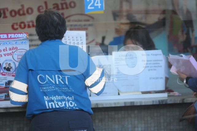 Viajes a Paraná: las empresas agregan refuerzos en horarios picos