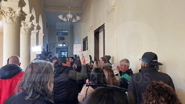 Continúan las manifestaciones y reclamos por recortes en CGE y Administración Pública