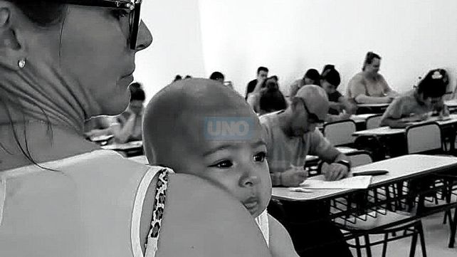 La pareja. Oriunda de Tucumán cumplimentó la instancia de evaluación junto a su pequeña bebé.