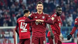 Con doblete de Robert Lewandowski, Bayern Munich sigue firme en lo más alto de la Bundesliga.&nbsp;
