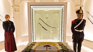 El traslado del sable corvo de José de San Martín reavivó el debate histórico y político