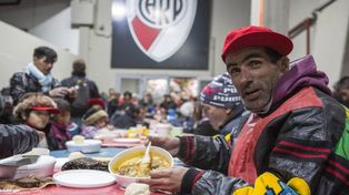 Polémica por la idiea de Carr de asistir en River a los sin techo