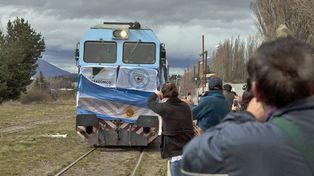 Luego de 18 años, el tren volvió a correr entre Buenos Aires y Bariloche