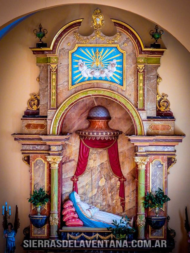 Estructura de la Virgen María en la Iglesia de Saldungaray