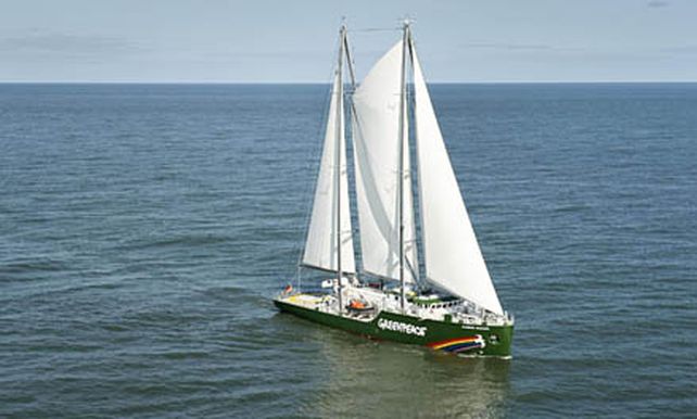 Greenpeace bot&oacute; su nueva joya de los mares, el Rainbow Warrior III